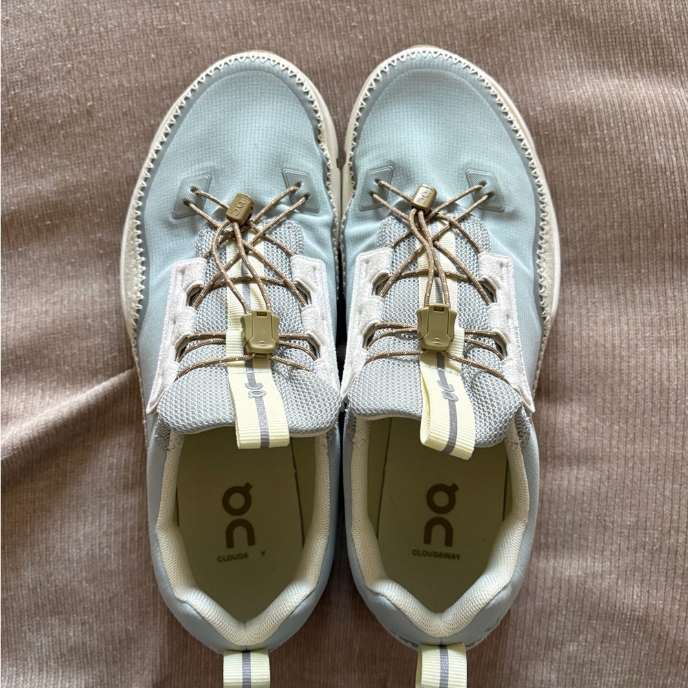 On Running Mint Green Sneakers - Picture 2 of 6